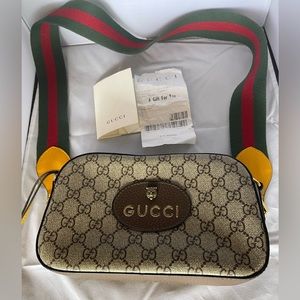 Gucci Vintage GG Supreme Messenger Bag